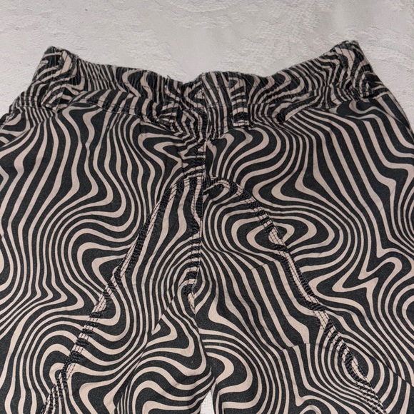 Gently loved Black and Beige Patterned Y2K Cargo pants by Urban Outfitters BDG - Picture 7 of 11